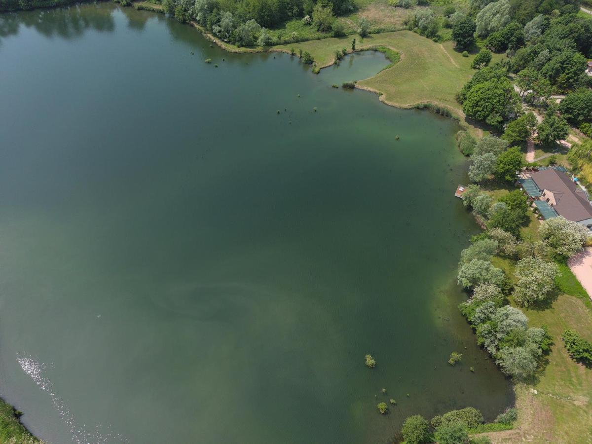 Отель Aquasole Mercallo Экстерьер фото